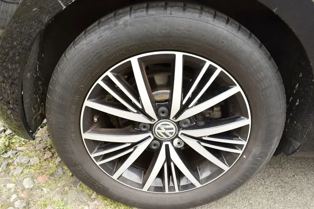 Used VW Golf VII SE 130 HP (95 kW) 2019 Black Hatchback