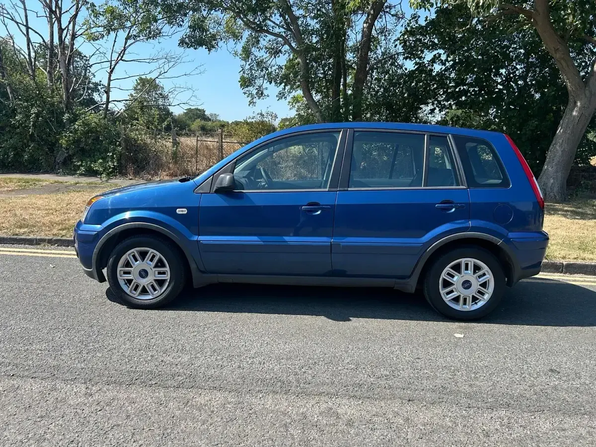 Used Ford Fusion Zetec 101 HP (74 kW) 2008 Blue Hatchback
