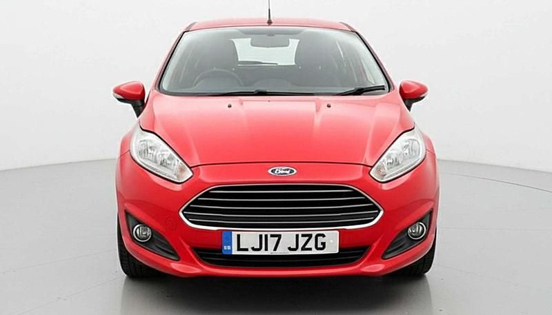 Used Ford Fiesta Zetec 82 HP (60 kW) 2017 Red Hatchback