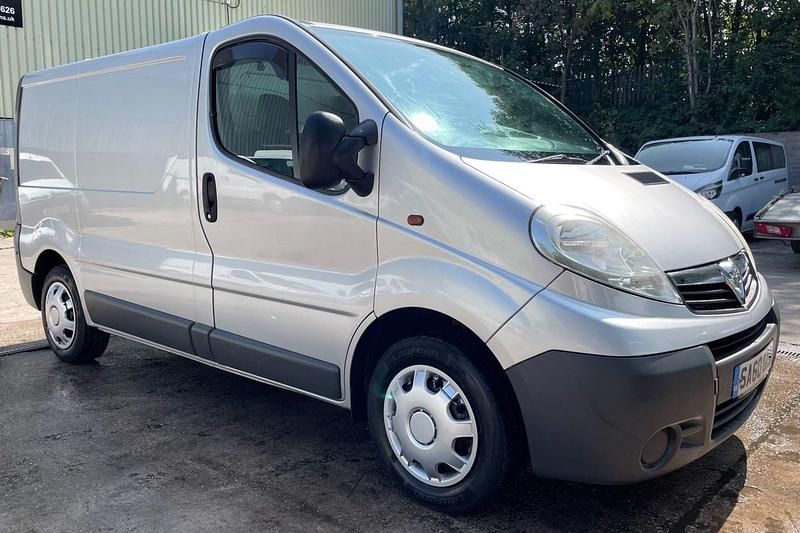 Used Vauxhall Vivaro 90 HP (66 kW) 2010 Silver MPV