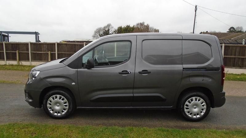 Used Vauxhall Combo Sportive 100 HP (73 kW) 2021 Grey MPV