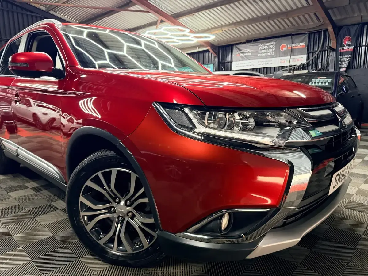 Used Mitsubishi Outlander 2018 Red SUV
