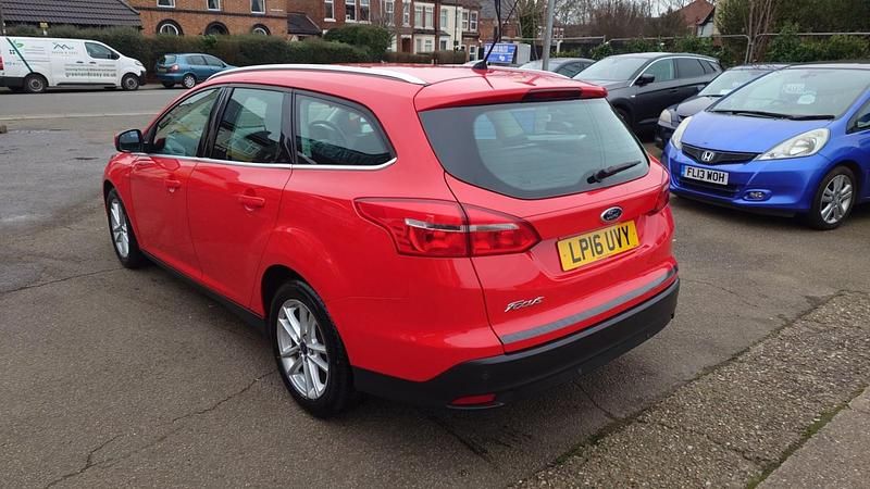 Used Ford Focus Zetec 2016 Red Estate