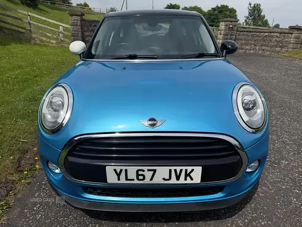 Used Mini Cooper D Hatch 120 HP (88 kW) 2018 Blue Hatchback