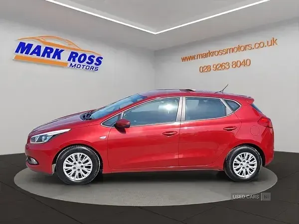 Used Kia Ceed 128 HP (94 kW) 2013 Red Hatchback