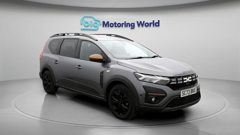 Used Dacia Jogger Extreme 141 HP (103 kW) 2024 Grey MPV