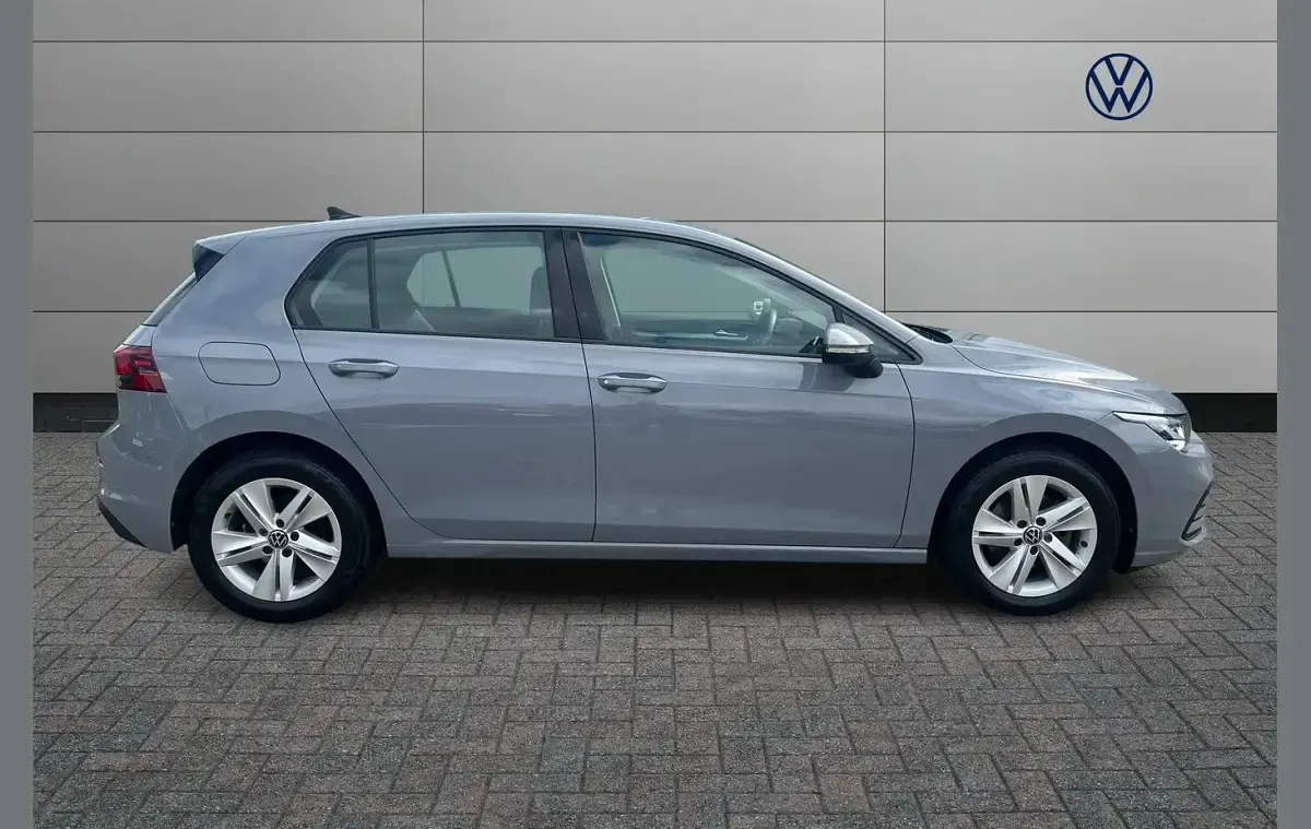 Used VW Golf VIII Life 130 HP (95 kW) 2024 Grey Hatchback