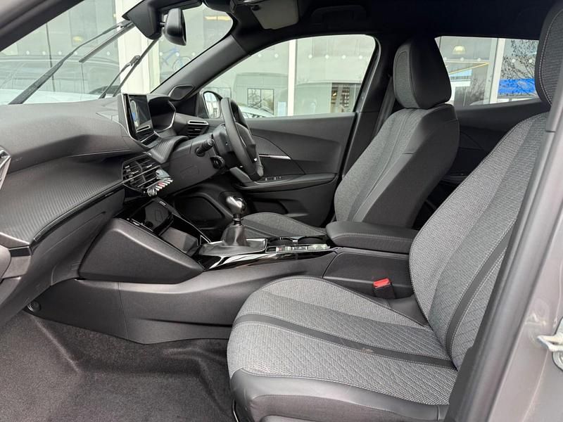 Used Peugeot 2008 Allure 129 HP (94 kW) 2024 Grey SUV