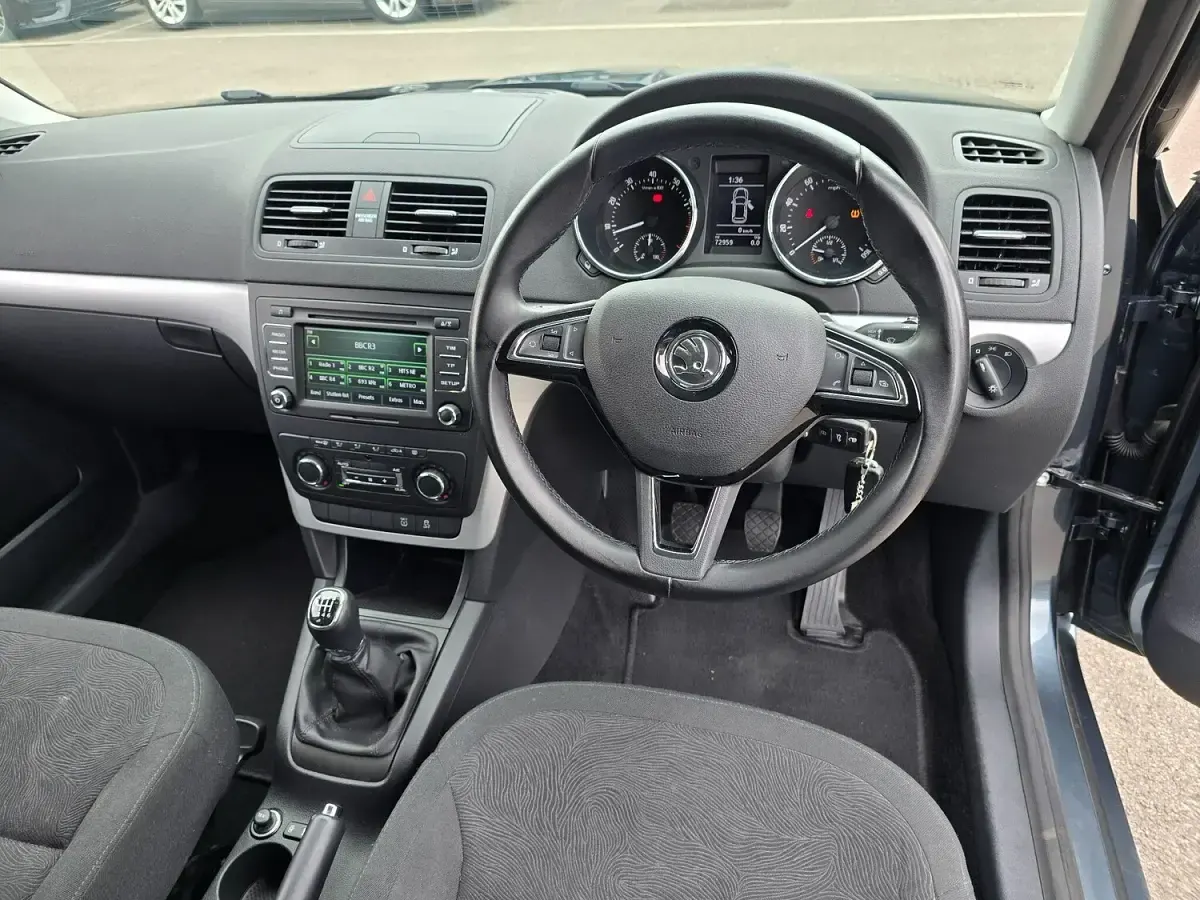 Used Skoda Yeti SE 105 HP (77 kW) 2014 Grey SUV