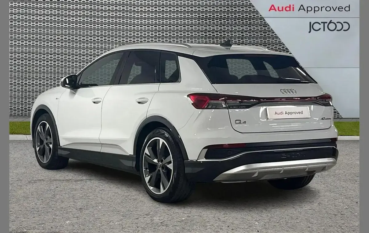 Used Audi Q4 e-tron Comfort 150 kW (204 HP) 2021 White SUV