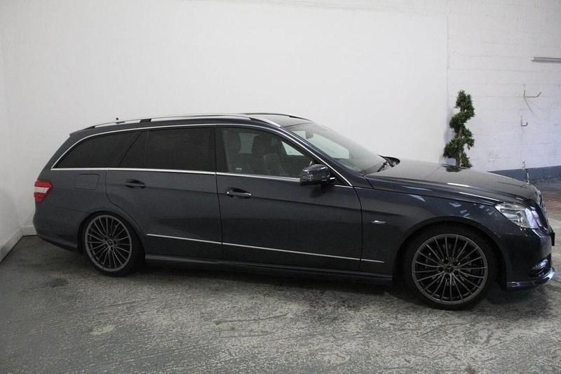 Usado Mercedes E350 265 HP (194 kW) 2012 Cinzento Carrinha