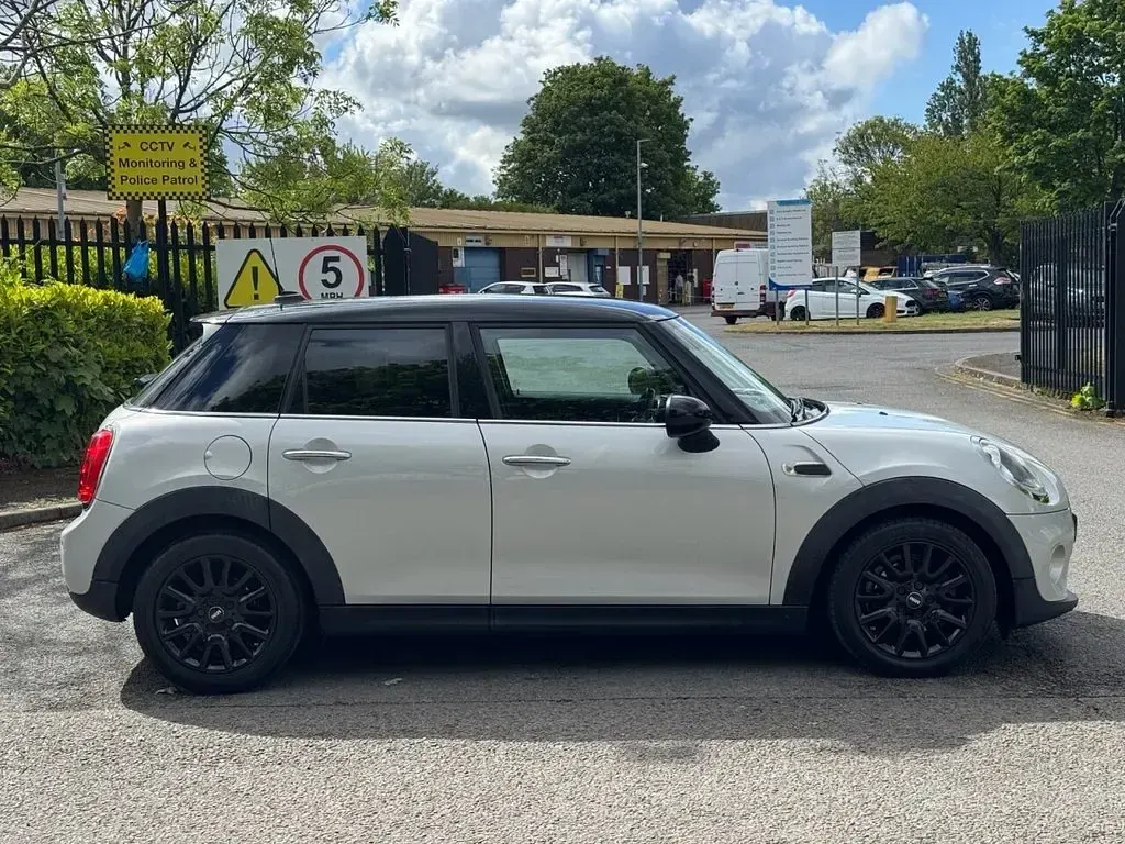 Used Mini Cooper Hatch 136 HP (100 kW) 2016 Silver Hatchback