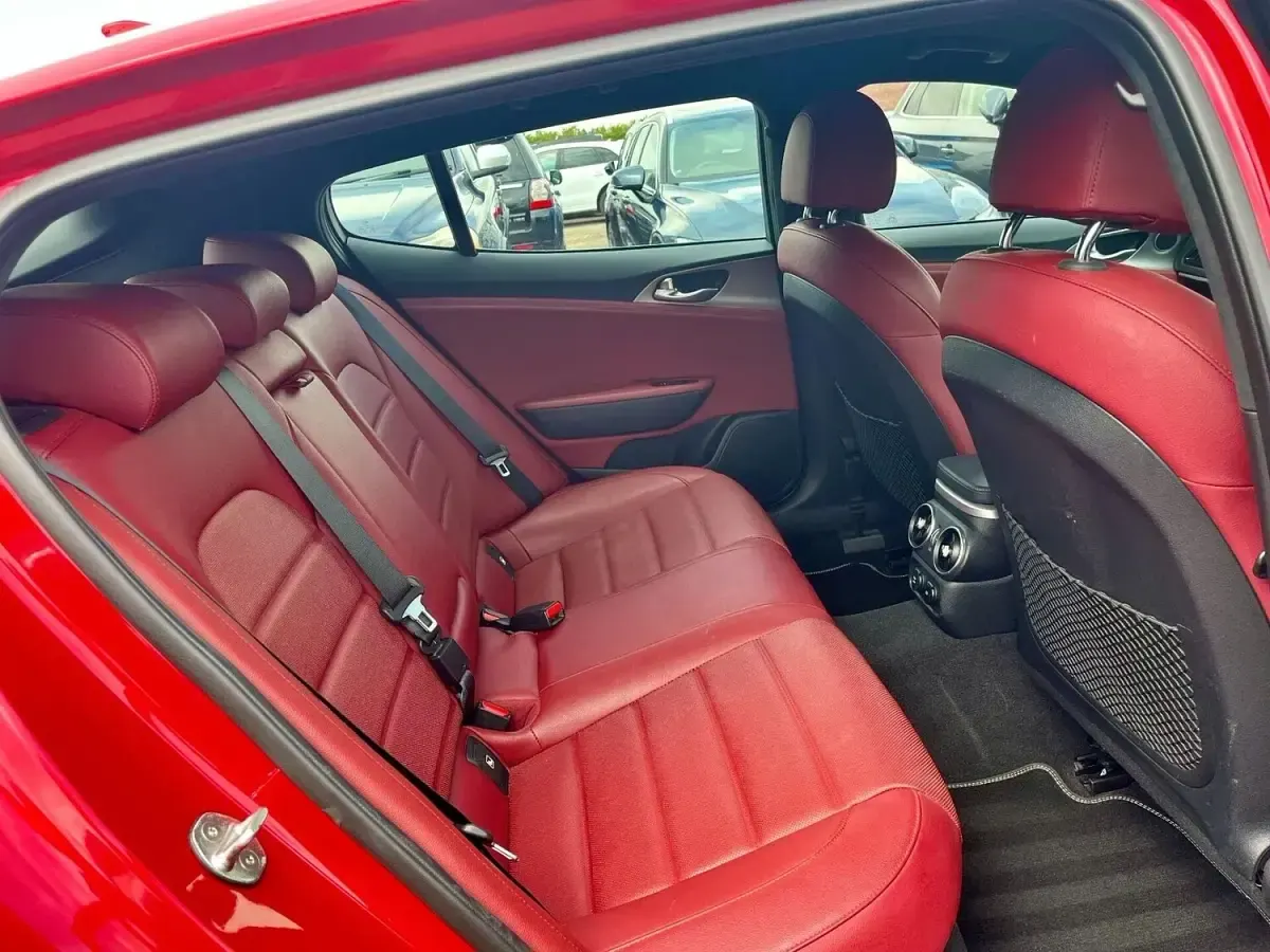 Used Kia Stinger GT-Line 200 HP (147 kW) 2018 Red Hatchback