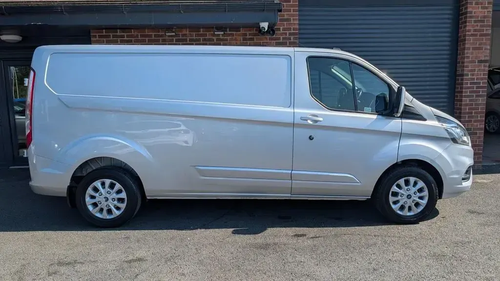 Used Ford Transit Custom Limited 130 HP (95 kW) 2021 Silver Van