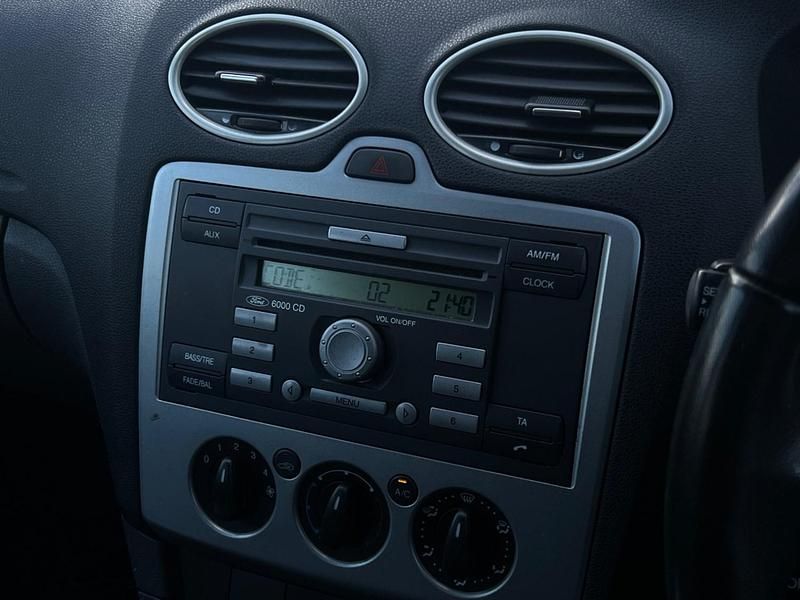 Used Ford Focus Zetec 2007 Silver Hatchback