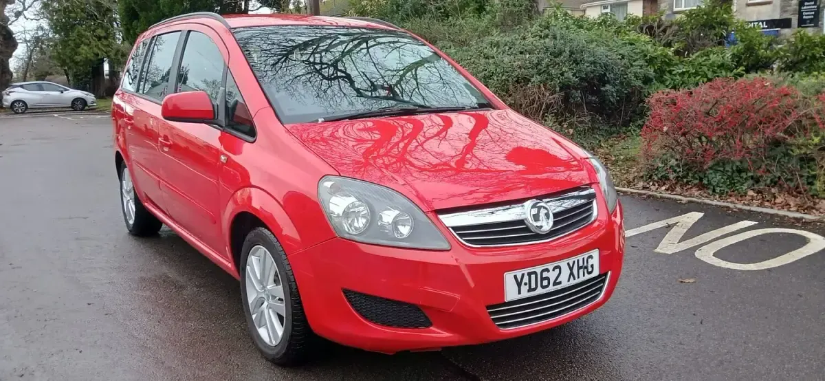 Used Vauxhall Zafira 115 HP (84 kW) 2012 Red MPV
