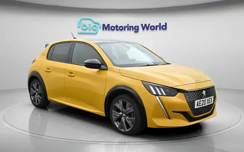 Used Peugeot 208 GT-line 131 HP (96 kW) 2020 Yellow Hatchback