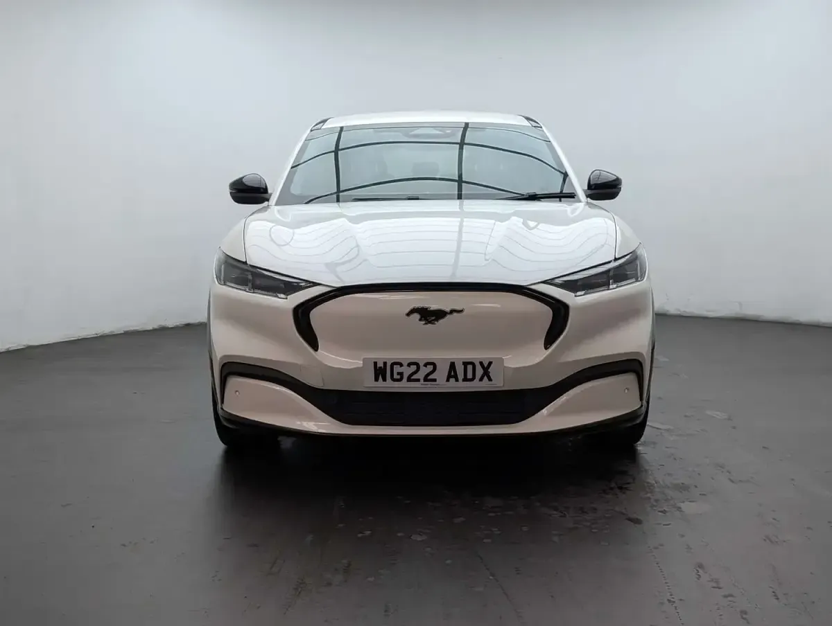 Used Ford Mustang Mach-E Standard Range 197 kW (269 HP) 2022 White SUV