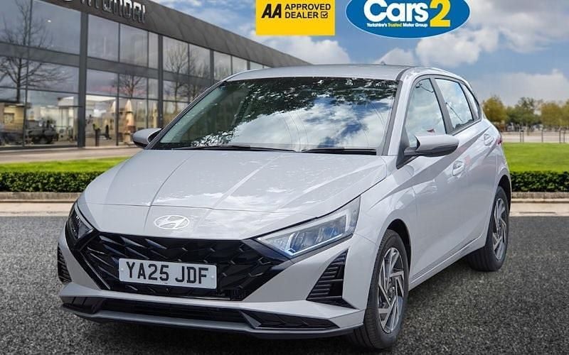 New Hyundai i20 Advanced 101 HP (74 kW) 2025 Grey Hatchback