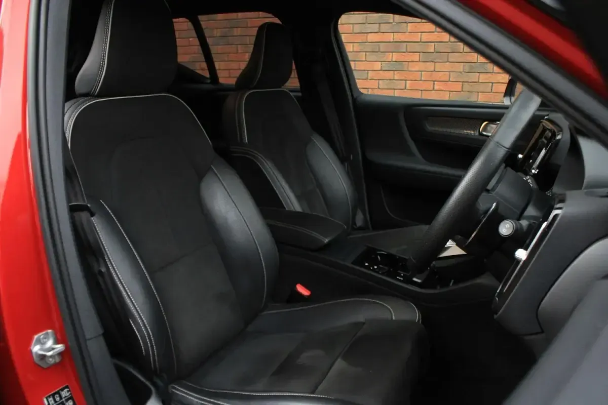 Used Volvo XC40 R-Design Pro 190 HP (139 kW) 2019 Red SUV