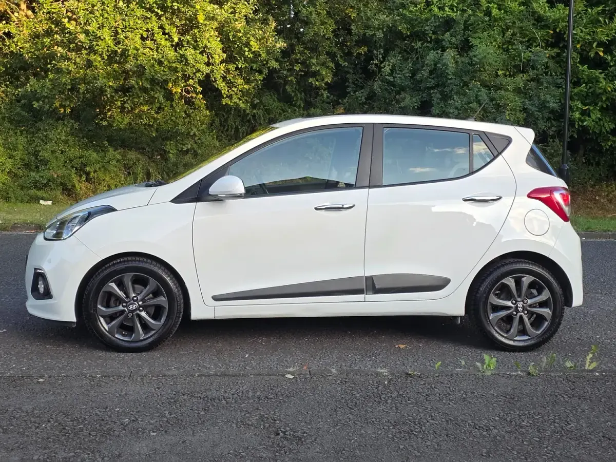 Used Hyundai i10 Premium SE 87 HP (63 kW) 2015 White Hatchback