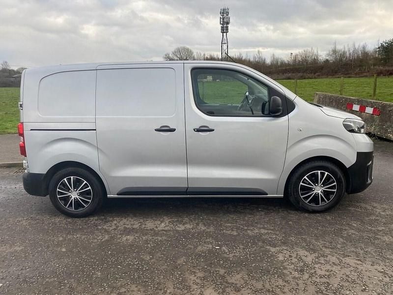 Used Toyota Proace 95 HP (69 kW) 2017 Silver MPV
