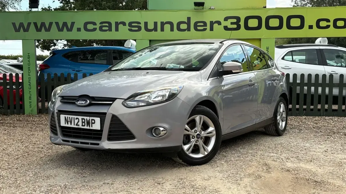 Used Ford Focus Zetec 105 HP (77 kW) 2012 Silver Hatchback