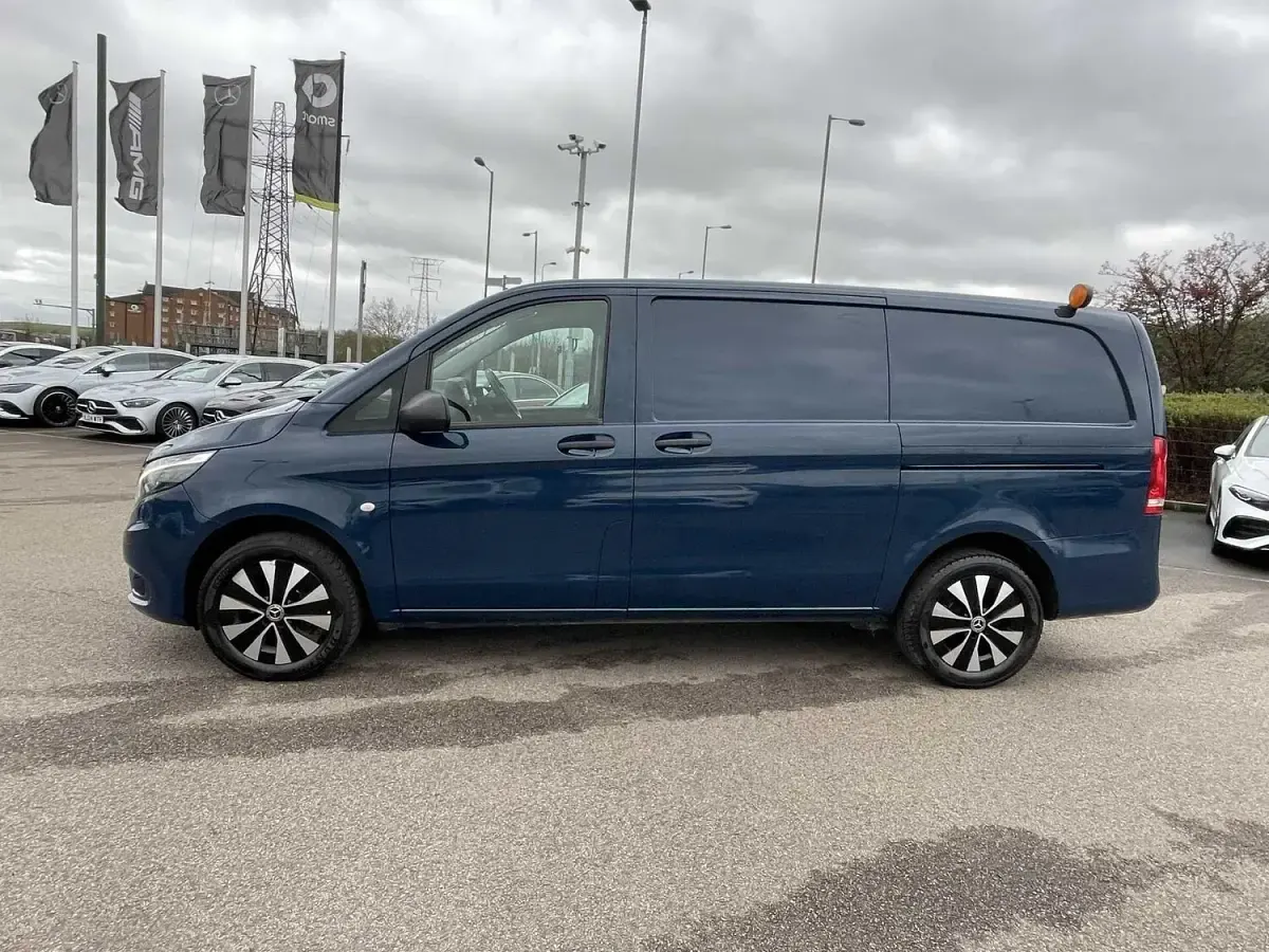Used Mercedes Vito Premium 187 HP (137 kW) 2024 Blue Van