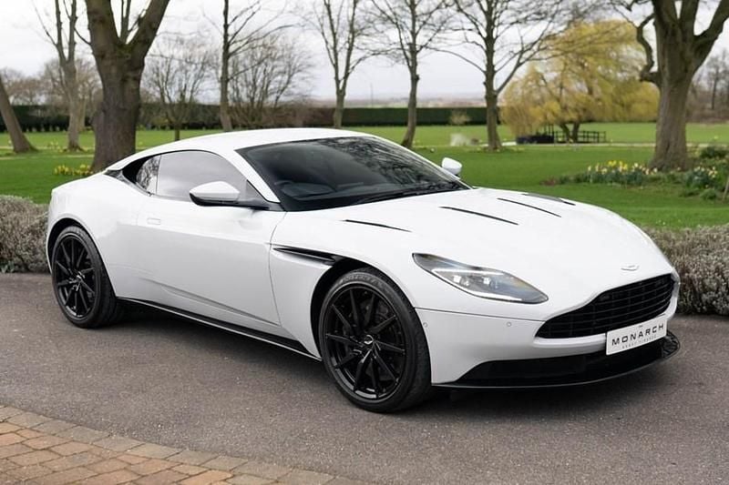 Used Aston Martin DB11 608 HP (447 kW) 2020 White Coupe