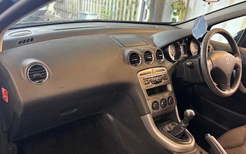 Used Peugeot 308 92 HP (67 kW) 2013 Hatchback