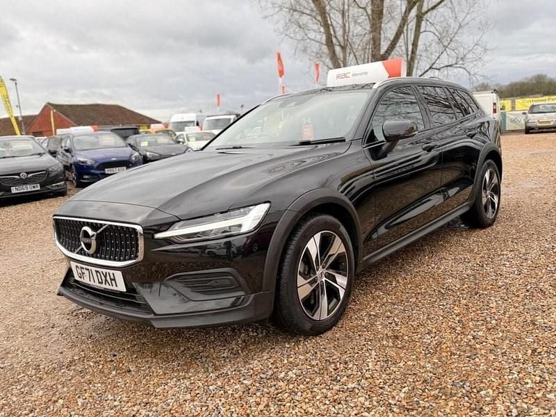Used Volvo V60 CC 250 HP (183 kW) 2021 Black Estate