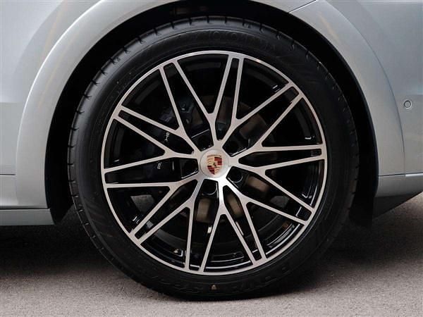 Used Porsche Cayenne 349 HP (256 kW) 2025 Silver SUV