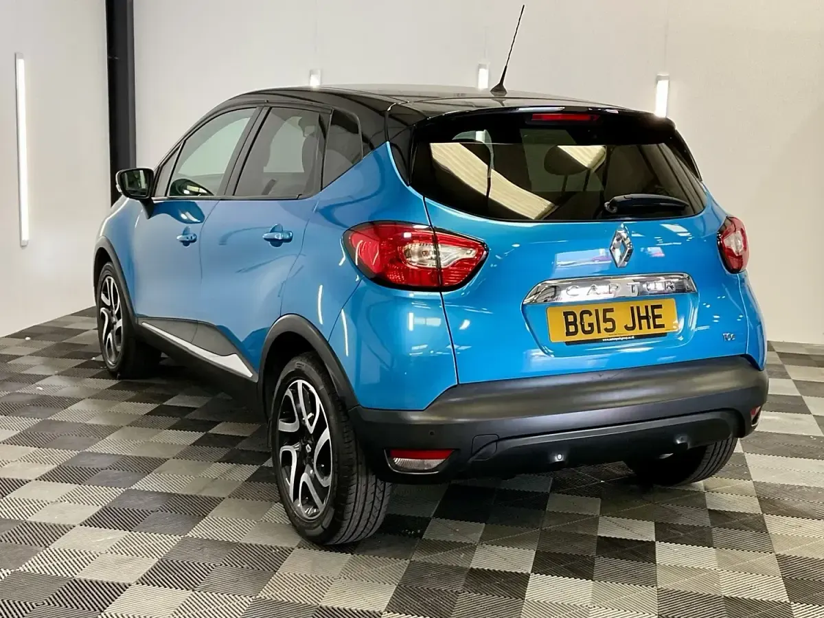 Used Renault Captur Dynamique 90 HP (66 kW) 2015 Blue SUV