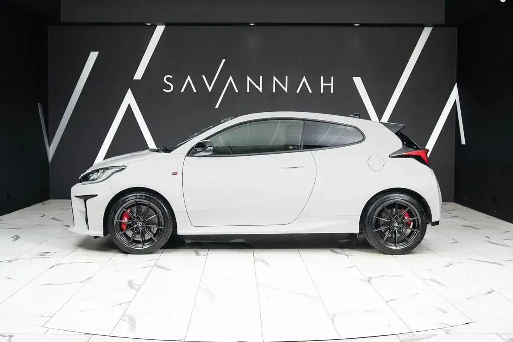 Used Toyota Yaris 272 HP (200 kW) 2021 White Hatchback