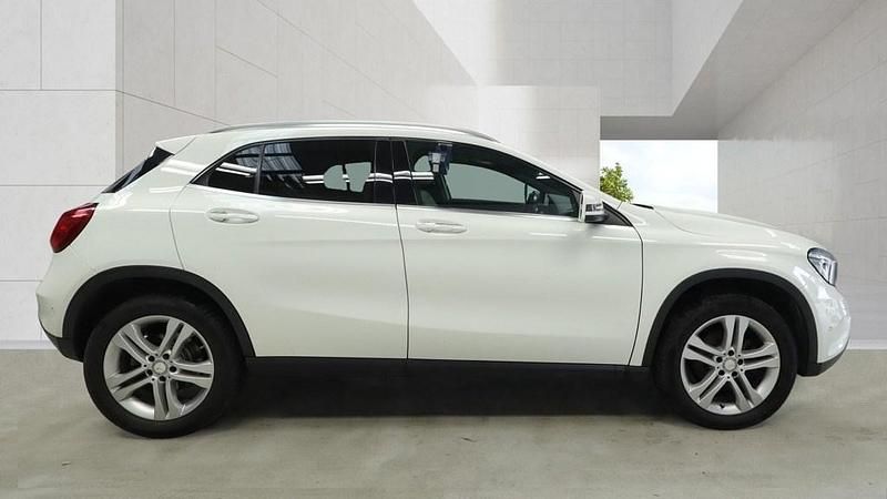 Used Mercedes GLA200 Premium 136 HP (100 kW) 2017 White SUV