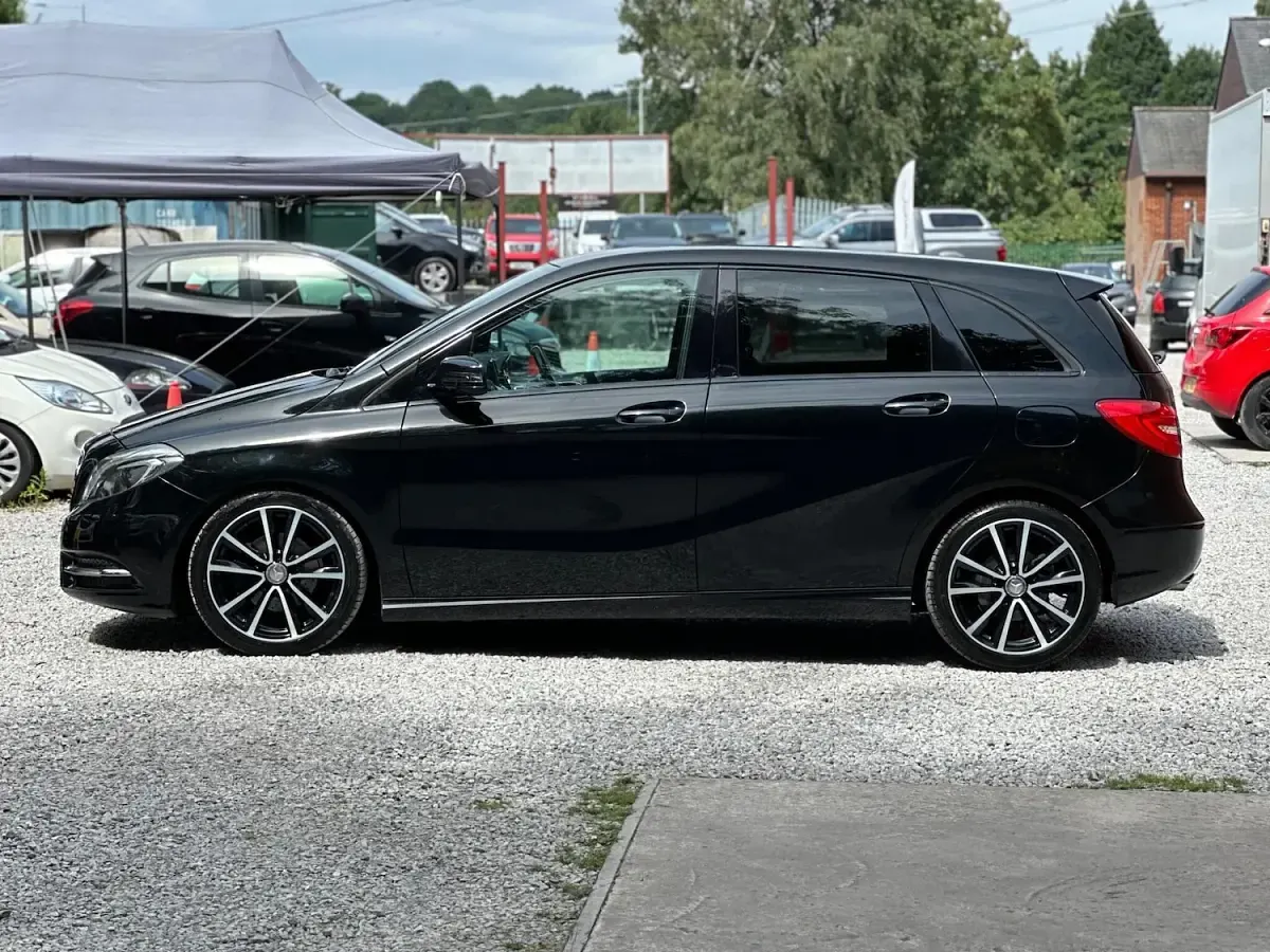 Used Mercedes B200 2012 Black Hatchback
