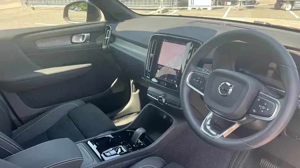 Used Volvo XC40 Plus 197 HP (144 kW) 2025 Gold SUV