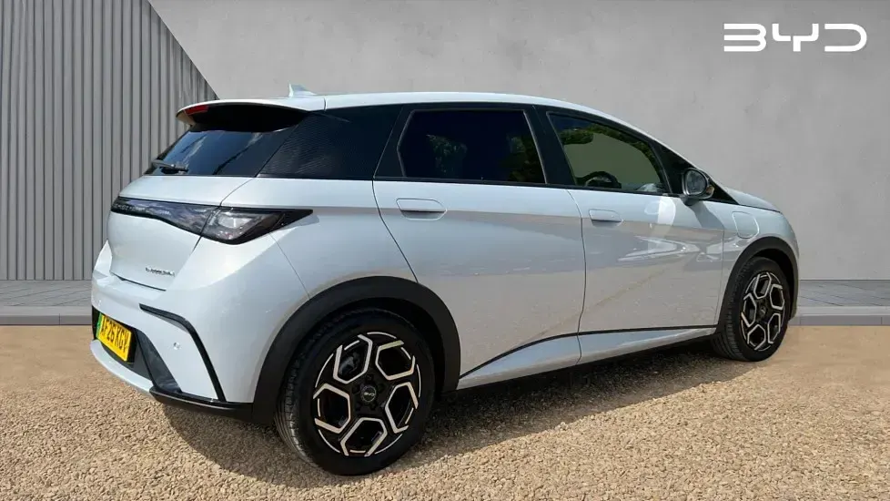 Used BYD Dolphin Design 150 kW (204 HP) 2026 Metallic  skiing white Hatchback