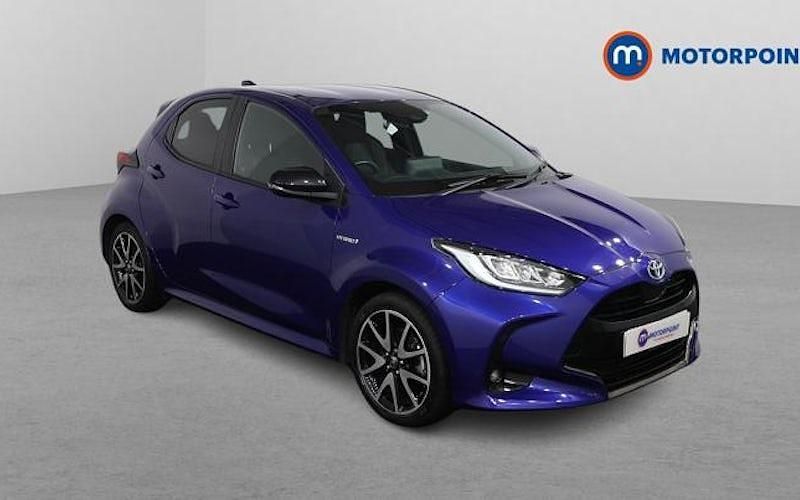Used Toyota Yaris Hybrid 116 HP (85 kW) 2021 Blue Hatchback