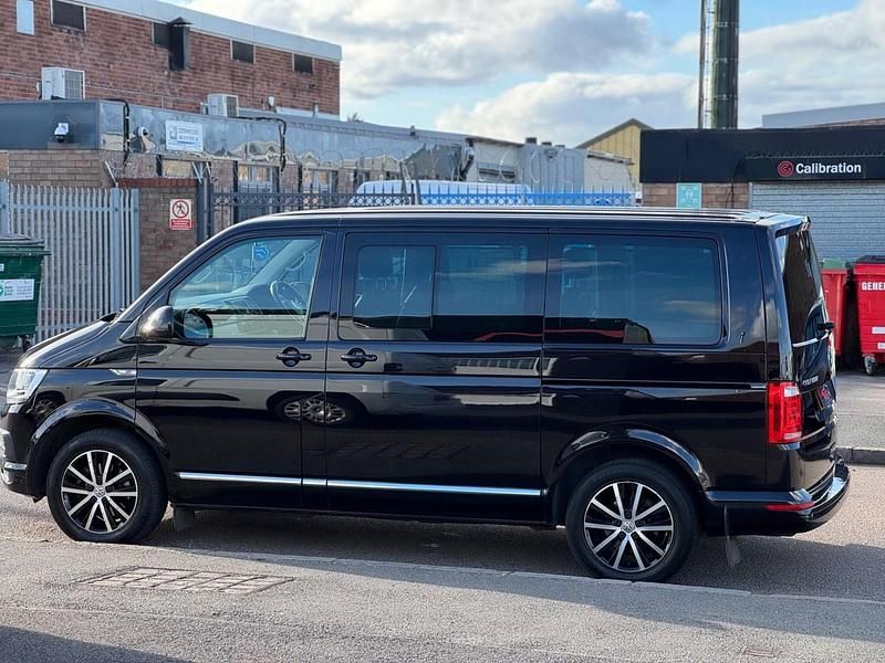 Usado VW Caravelle Executive 2016 Preto Monovolume