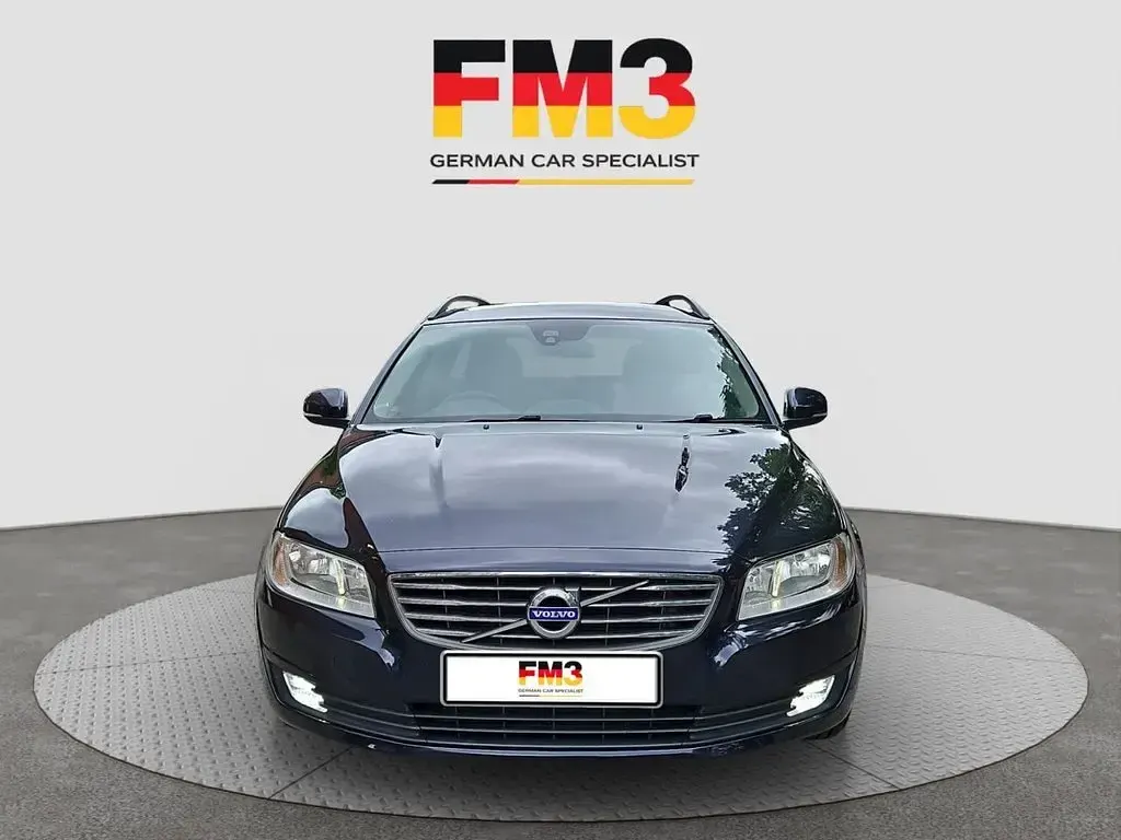 Used Volvo V70 Business Edition 150 HP (110 kW) 2016 Blue Estate