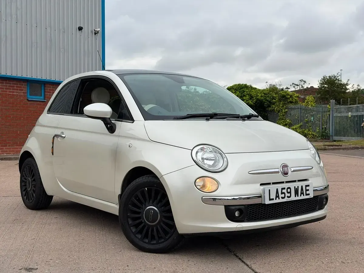 Used Fiat 500 Lounge 69 HP (50 kW) 2013 White Hatchback