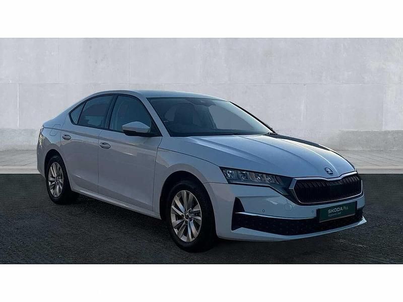 White Used 2024 Skoda Octavia SE Technology Hatchback | £17,900 (Good price) - Image 1/4