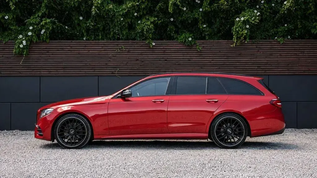 Used Mercedes E220 AMG line 2020 Red Estate