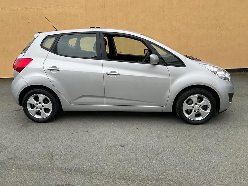 Used Kia Venga 123 HP (90 kW) 2012 Silver Hatchback