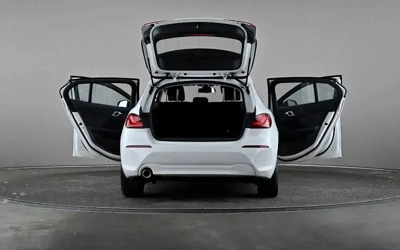Used BMW 118 Comfort Edition 136 HP (100 kW) 2024 White Hatchback