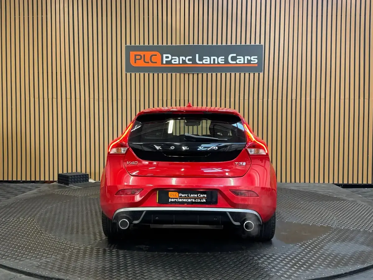 Used Volvo V40 R-Design 152 HP (111 kW) 2017 Red Hatchback