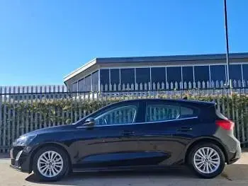Usado Ford Focus Titanium 125 CV (91 kW) 2020 Negro Utilitario