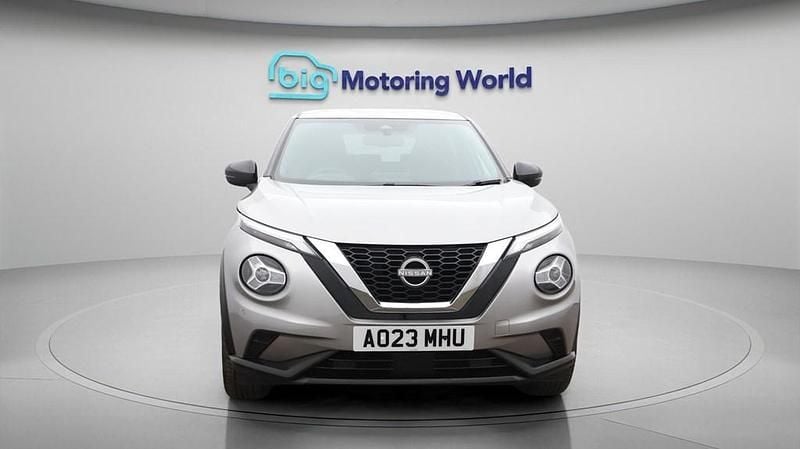 Used Nissan Juke N-Connecta 114 HP (83 kW) 2023 Silver SUV