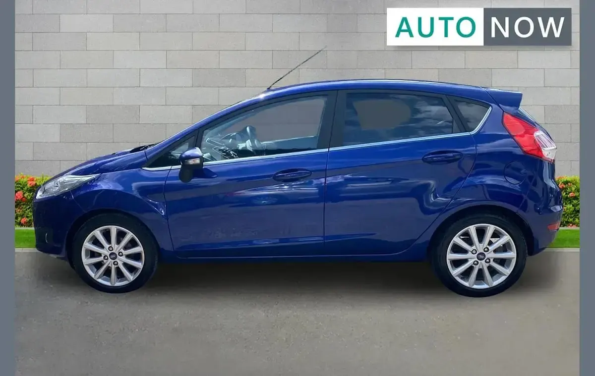 Used Ford Fiesta Titanium 99 HP (72 kW) 2016 Blue Hatchback